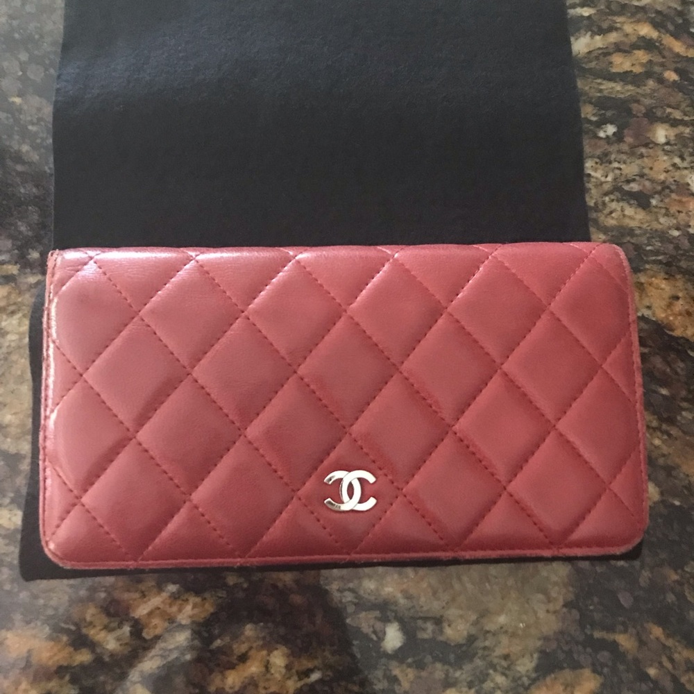 Red CHANEL Yen wallet!